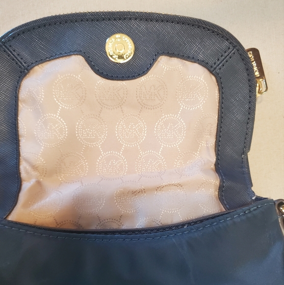 Michael Kors Bedford Blue Flap Zipper Nylon Crossbody Bag - Picture 6 of 10